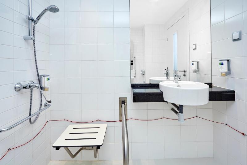 Standard Double Room - Disability Access image 3