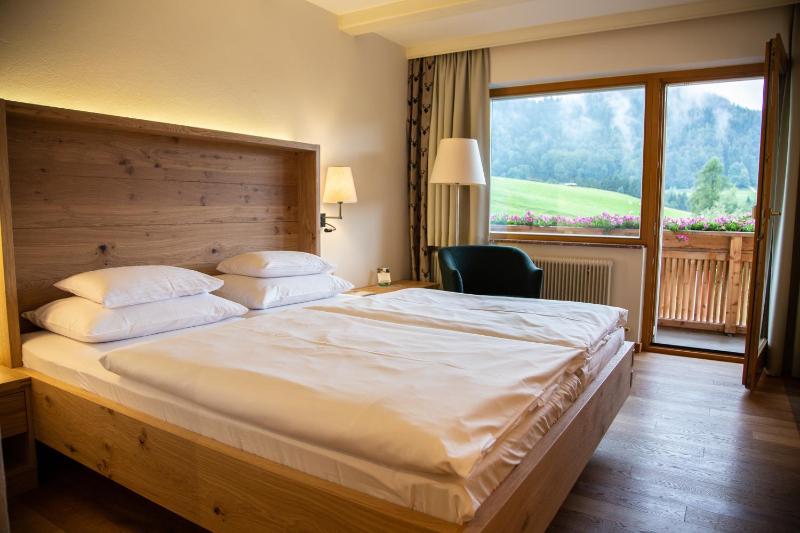 Double Room with Balcony image 1
