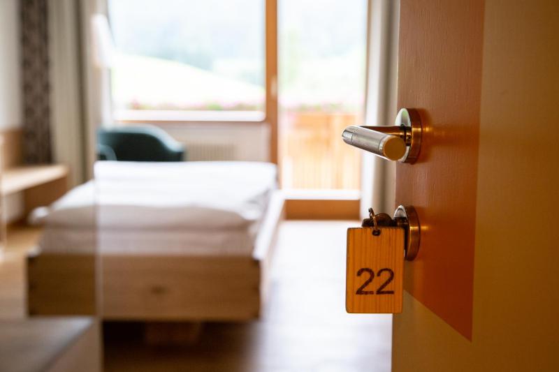Double Room with Balcony image 3