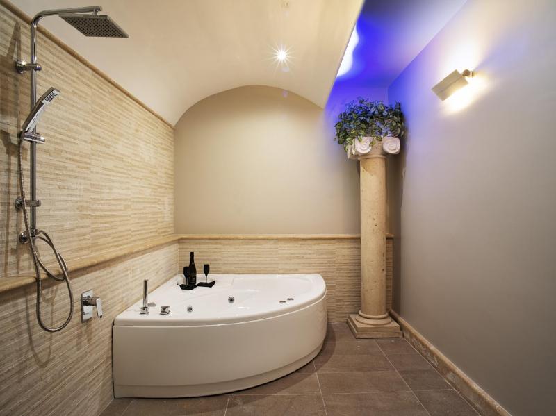 Apartment with Spa Bath image 4