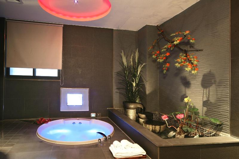 Spring Young Motel - image 30