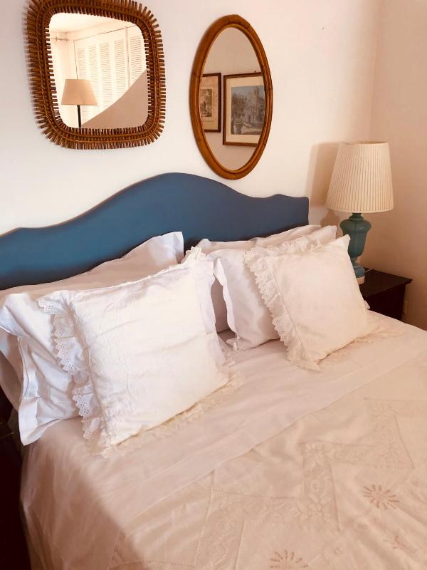 Deluxe Suite with Sea View image 3