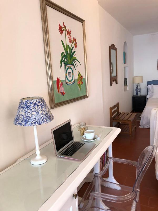 Deluxe Suite with Sea View image 4