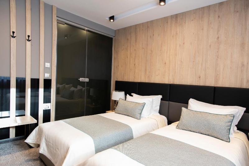 Standard Twin Room image 1