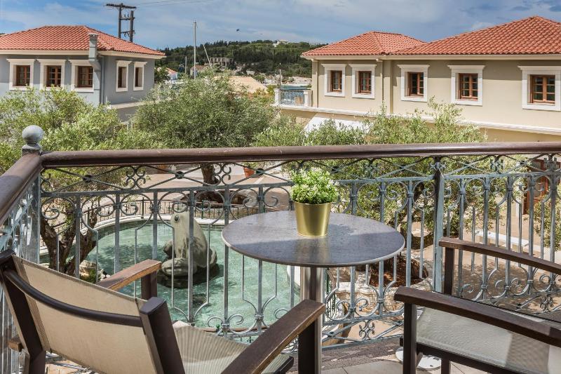 Junior Suite with Partial Harbour View - 101 image 3