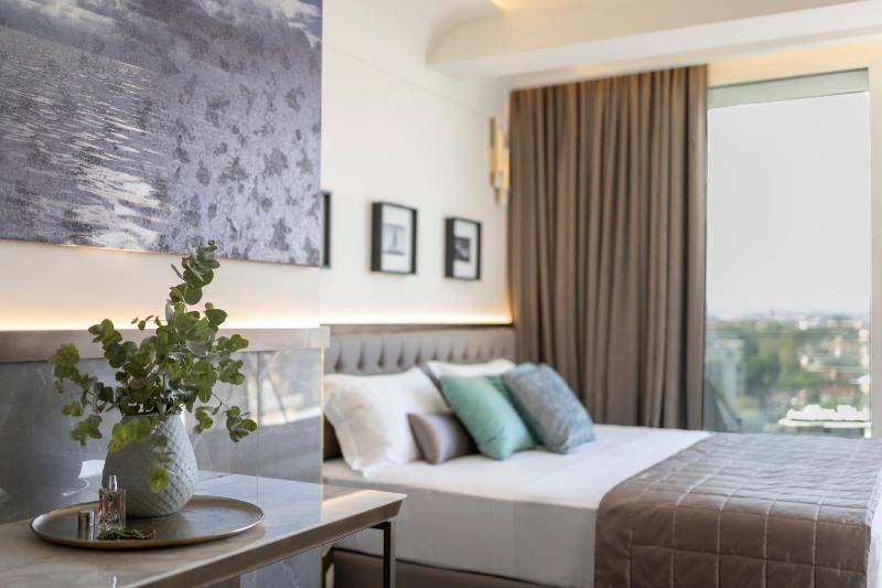 Deluxe Double or Twin Room image 4