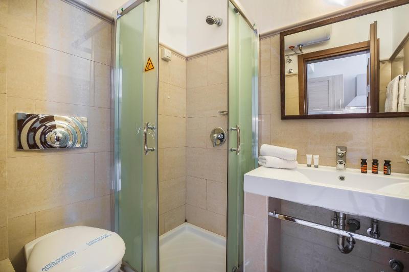 Junior Suite with Courtyard View - 105 image 4