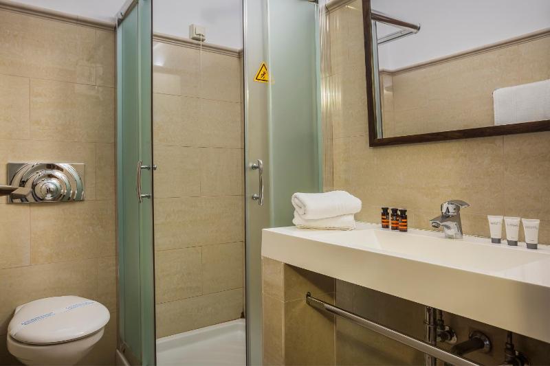 Superior Suite with Courtyard View - 106 image 3