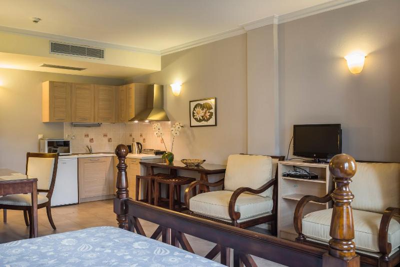Superior Suite with Courtyard View - 106 image 4