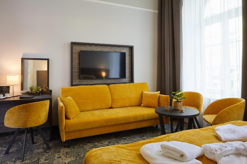 Superior Triple Room with Bath image 1