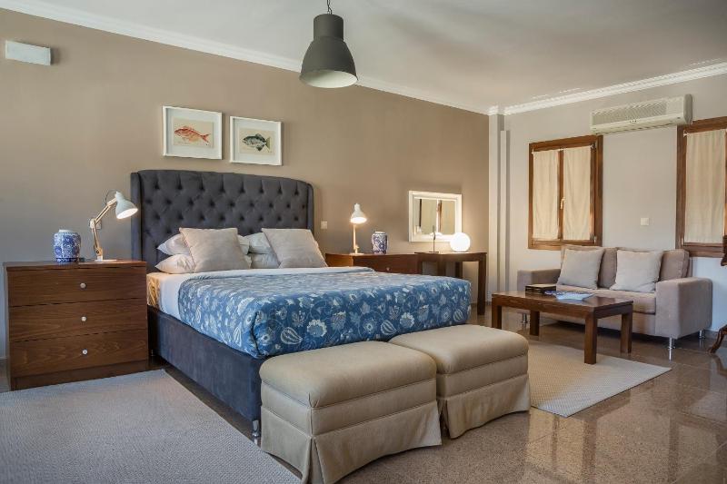 Deluxe Suite with Partial Harbour View - 111 image 1
