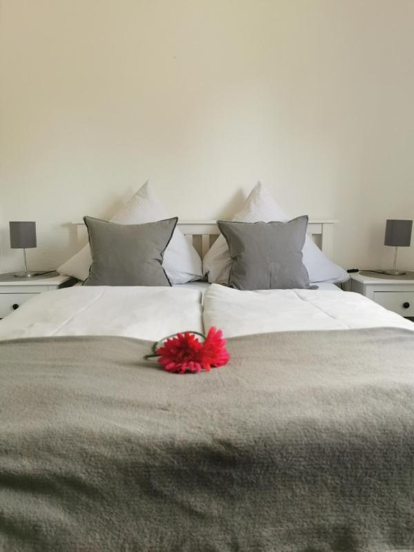 Twin Room with Private Bathroom image 4