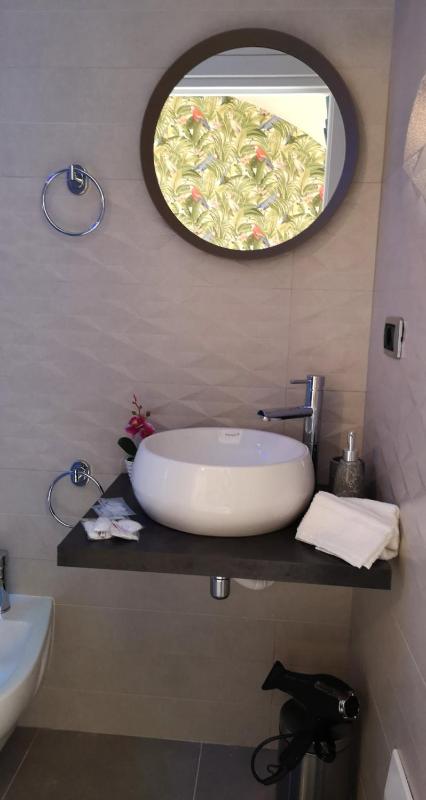 Queen Room image 2