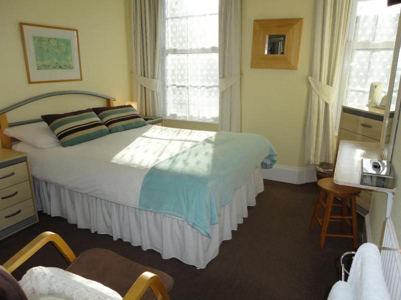 Standard Double Room image 3