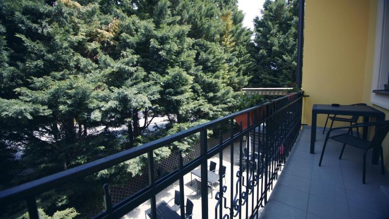 Deluxe Double Room with Balcony image 4