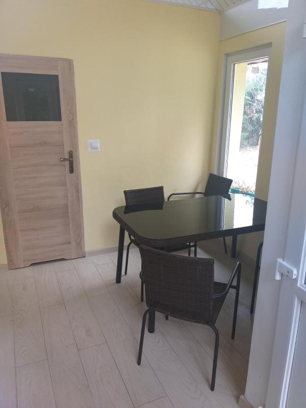 One-Bedroom Apartment image 2