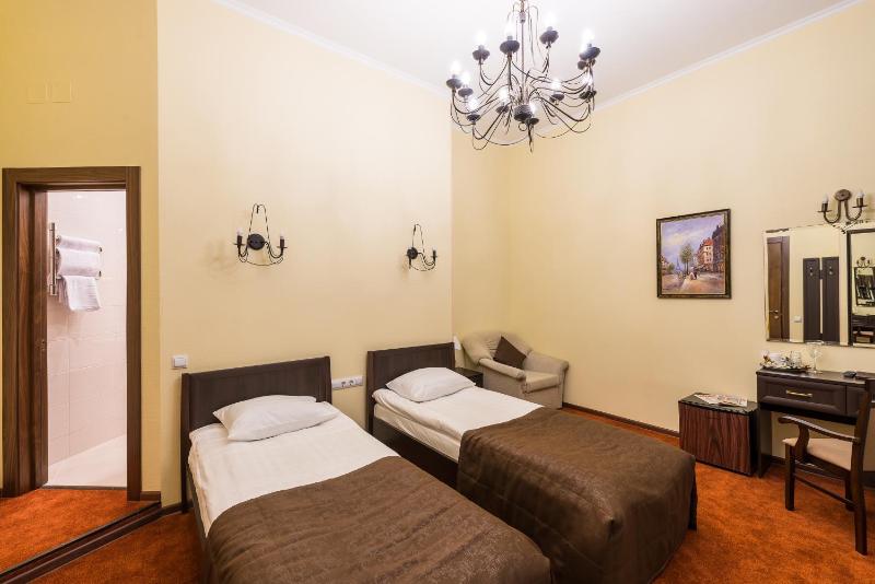 Deluxe Double Room with Two Double Beds image 2