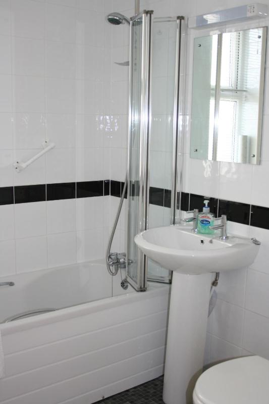 Double Room with Sea View image 3