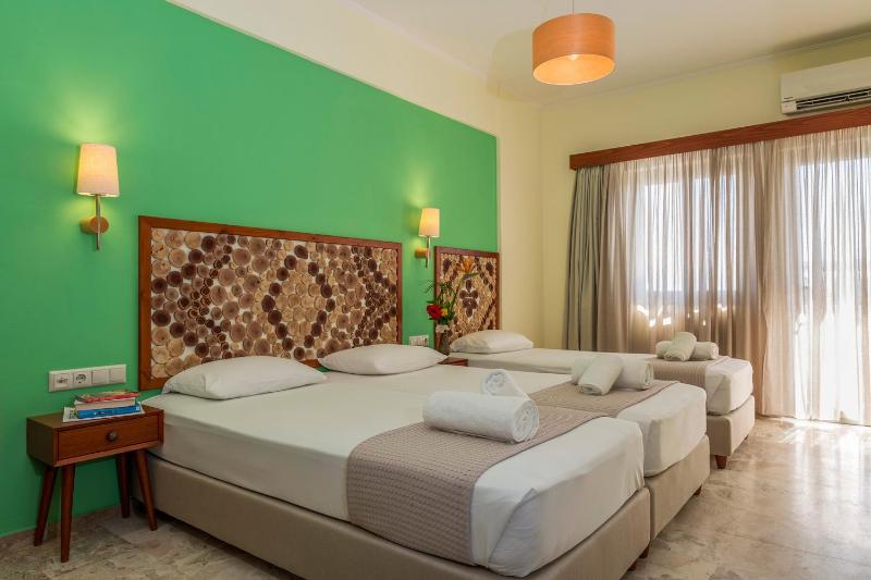 Superior Triple Room image 1
