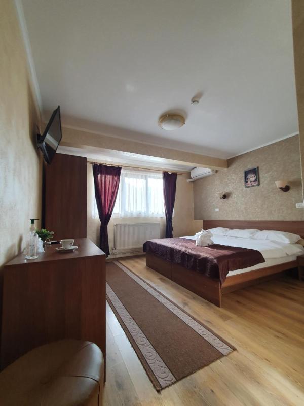 Double or Twin Room image 3
