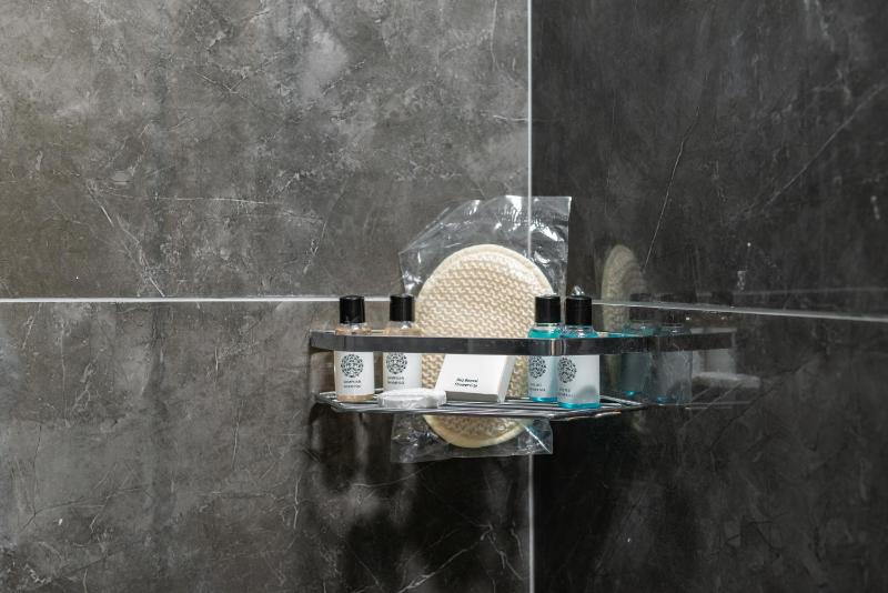 Deluxe Triple Room image 3