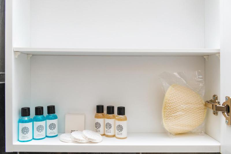 Double Room with Sea View image 4