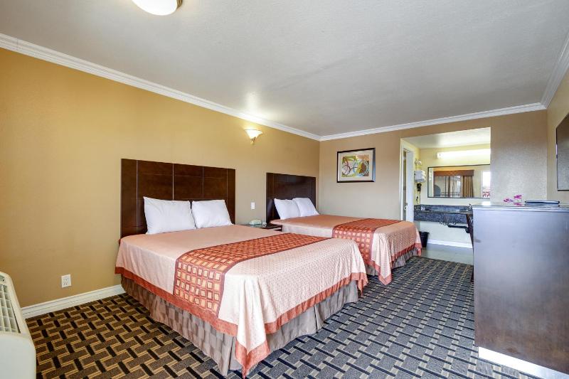 Superior Deluxe Double or Twin Room  image 1
