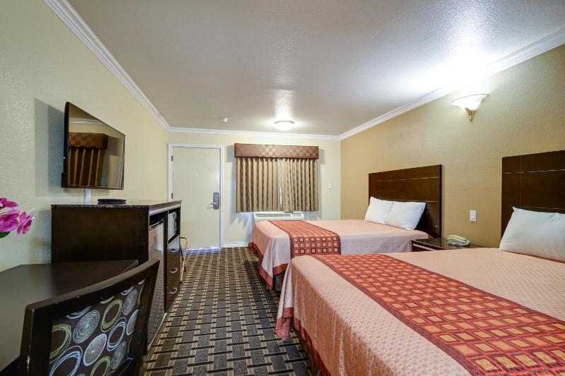 Superior Deluxe Double or Twin Room  image 4