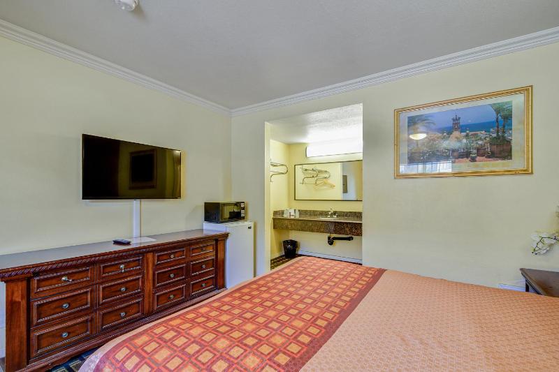 Deluxe Queen Studio  image 2