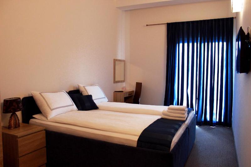 Single Room image 3