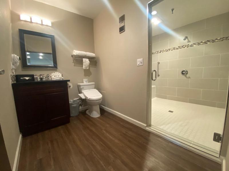 Executive Suite image 3