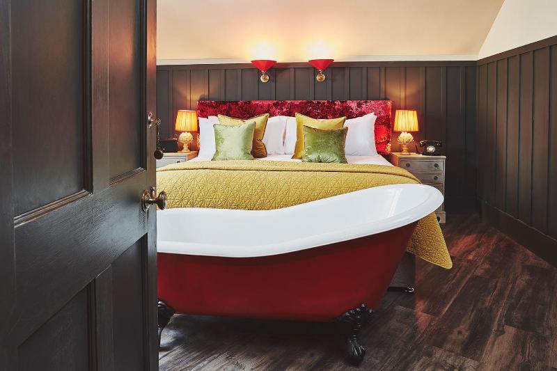 Deluxe Double Room with Bath image 1