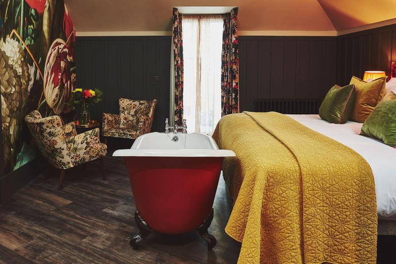 Deluxe Double Room with Bath image 4