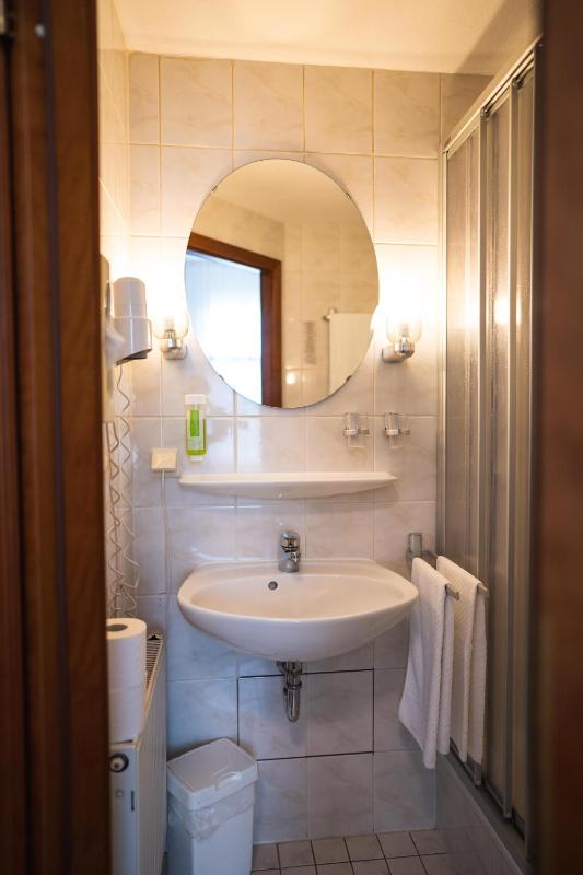 Standard Triple Room image 4