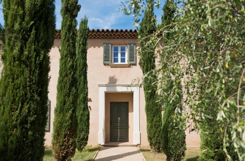 Three-Bedroom House image 1