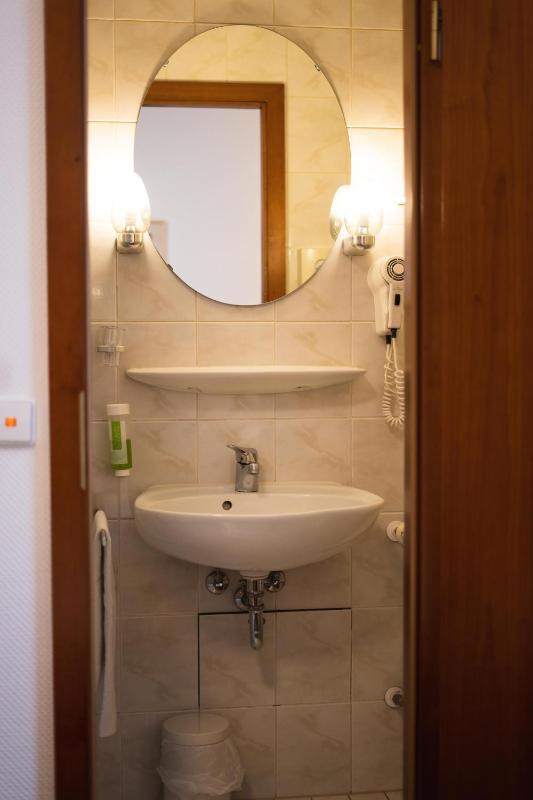 Small Double Room image 4