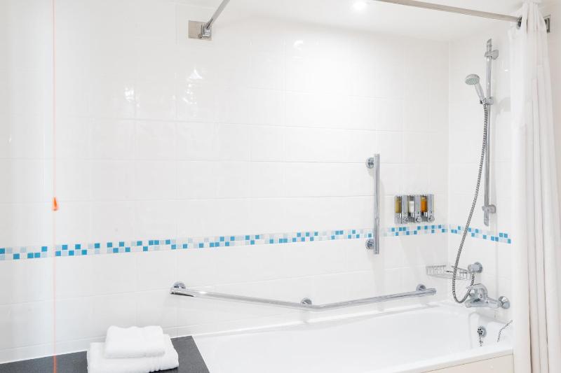 Standard Queen Room - Disability Access image 3