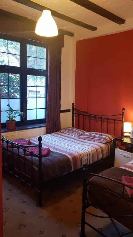 Triple Room with Bathroom image 1