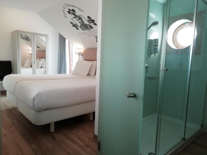 Twin Room with Terrace image 3