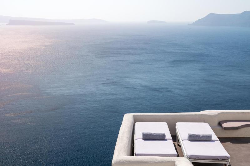 Two Bedroom Family Suite with Volcano View image 3