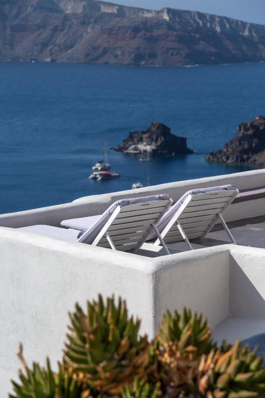 Two Bedroom Family Suite with Volcano View image 4