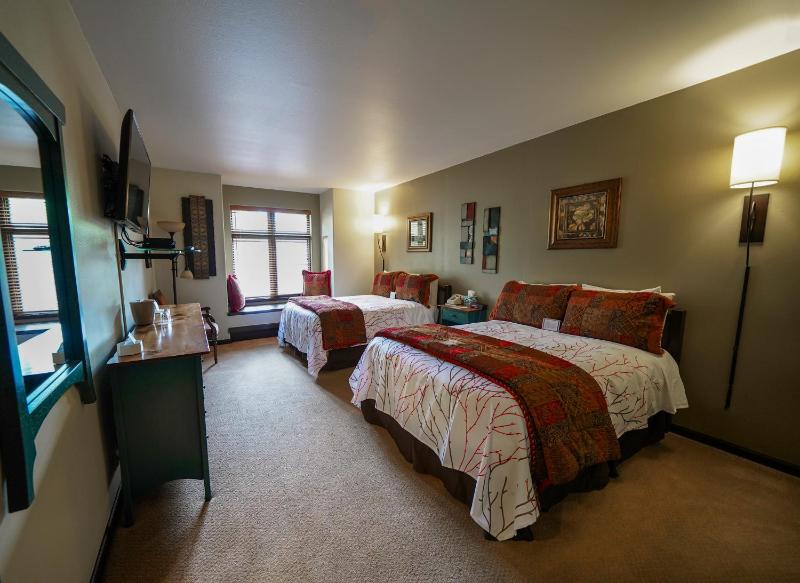 Double Room with Two Double Beds image 2