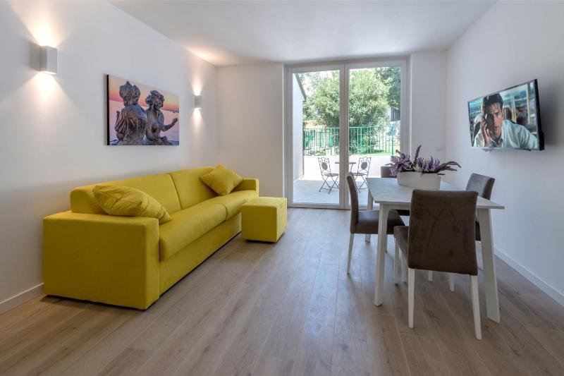 Residence La Torre con private park - image 40