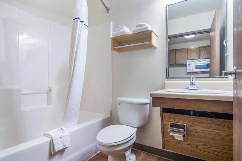 Studio Room with Two Queen Beds Disability Access Non-Smoking image 2