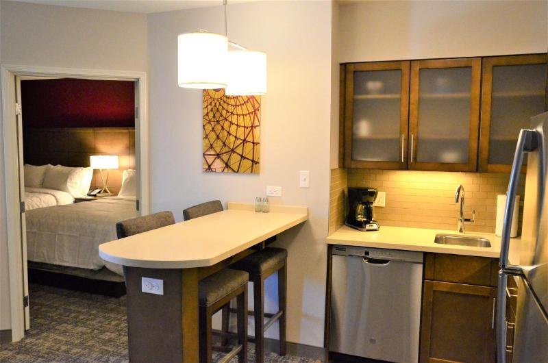 One-Bedroom Queen Suite image 4