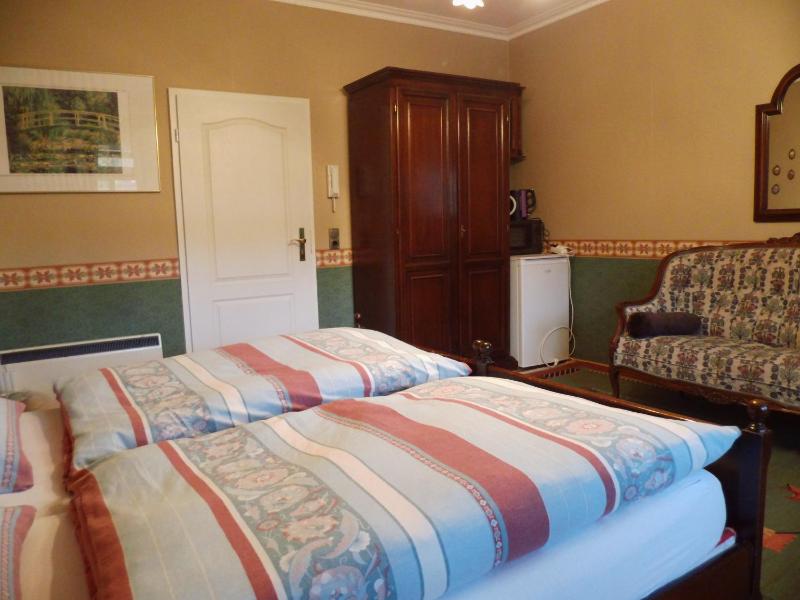 Double Room image 4