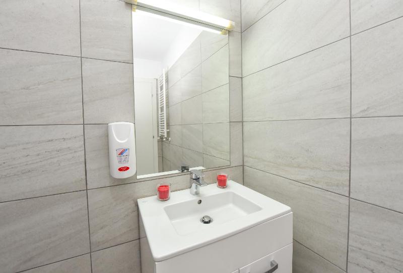 Superior Apartment image 3