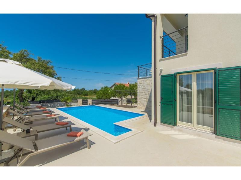 Three-Bedroom Villa image 2