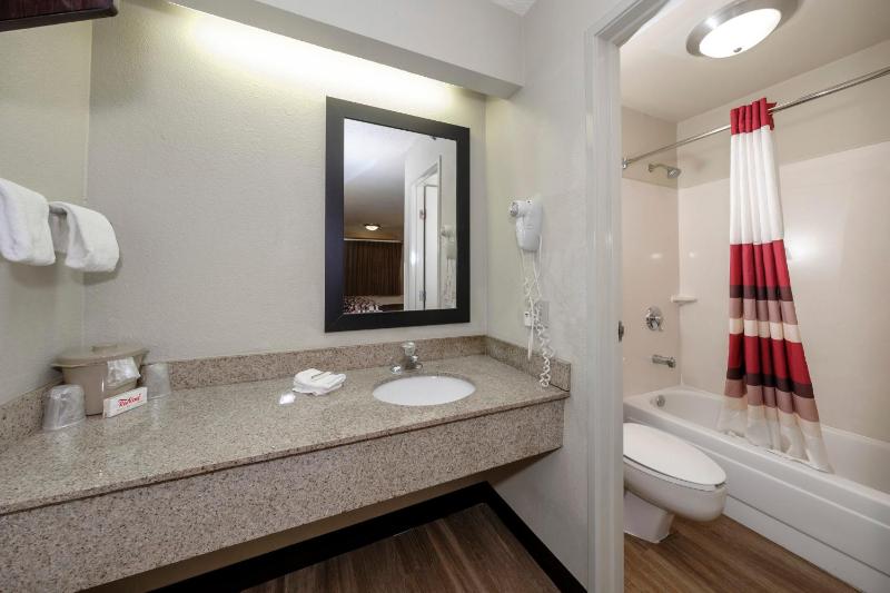 Red Roof Inn Tampa - Brandon - image 4