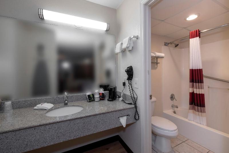 Deluxe Queen Room with Kitchenette Non-Smoking image 2